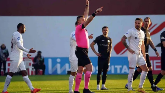 Spor Toto Süper Lig: Ümraniyespor: 1 - Hatayspor: 1 (İlk yarı)