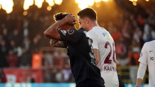 Spor Toto Süper Lig: Ümraniyespor: 1 - Hatayspor: 1 (İlk yarı)