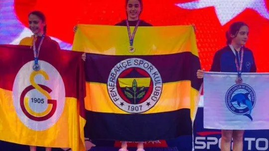 Su korkusunu yenmek için başladığı spor hayatını değiştirdi