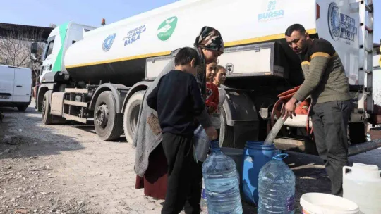 Su tankerleri depremzedeler için sahada