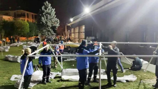 SUBÜ deprem bölgesinde aktif görevdeydi