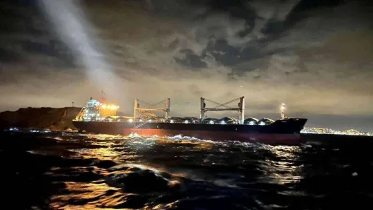 Sudan'dan İstanbul'a ilerleyen gemi Balıkçı Adası açıklarında karaya oturdu