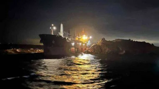 Sudan'dan İstanbul'a ilerleyen gemi Balıkçı Adası açıklarında karaya oturdu