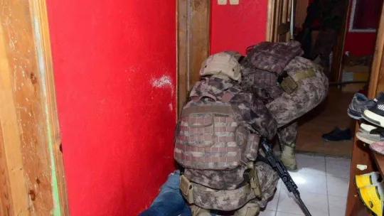 Süleyman Soylu'nun yönettiği operasyonda uyuşturucular bebek pusetinden çıktı