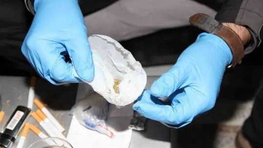 Süleyman Soylu'nun yönettiği operasyonda uyuşturucular bebek pusetinden çıktı