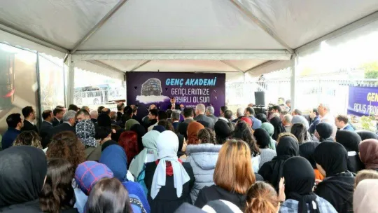 Sultanbeyli'de 'Gençlik Akademisi' açıldı