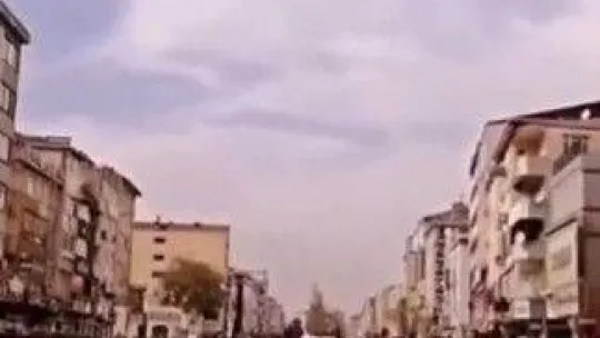 Sultanbeyli'de düğün konvoyunda havaya ateş açan maganda kamerada