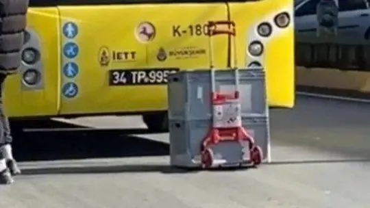 Sultanbeyli'de İETT otobüsünde kutu krizi: Otobüse alınmayınca yolu kapattı