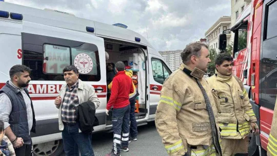 Sultanbeyli'de iki ticari araç çarpıştı: 4 yaralı