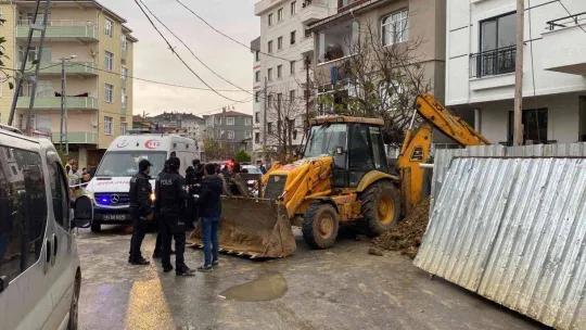 Sultanbeyli'de kazı çalışmasında göçük: 1 işçi toprak altında kaldı