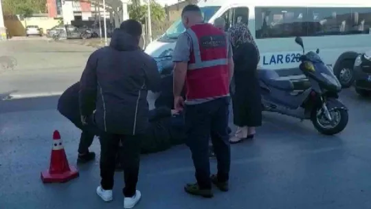 Sultanbeyli'de refüje çarpan motosikletli yaralandı