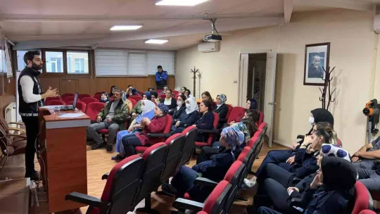 Sultanbeyli'de sağlık çalışanlarına 'En İyi Narkotik Polisi Anne' projesi anlatıldı