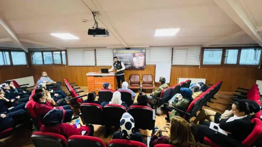 Sultanbeyli'de sağlık çalışanlarına 'En İyi Narkotik Polisi Anne' projesi anlatıldı