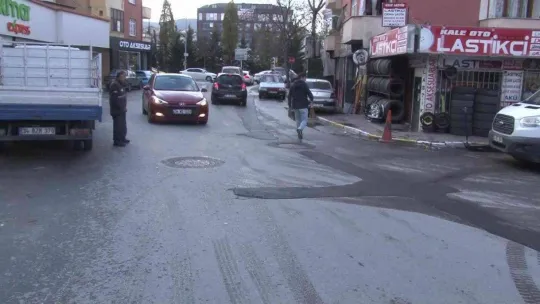 Sultanbeyli'de yolun karşısına geçen kadına otomobil çarptı