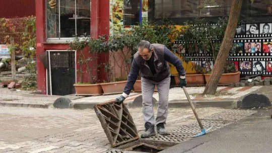 Sultangazi Belediyesinden 'kameralı' temizlik
