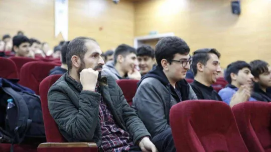 Sultangazi'de 'iletişim sohbeti'ne gençlerden yoğun ilgi
