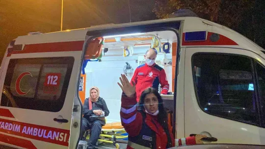 Sultangazi'de 12 katlı binada korkutan yangın: Dumandan etiklenen onlarca vatadandaşı itfaiye ekipleri kurtardı