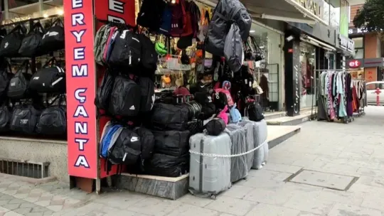 Sultangazi'de dükkan önünde pusuya yattı, hırsızı böyle kovaladı