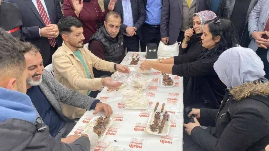 Sultangazi'de Erzurum Cağ Kebabı ve İspir Kuru Fasulyesi festivali başladı
