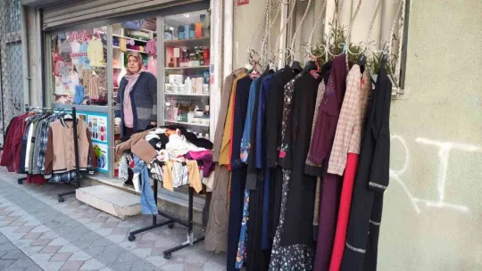 Sultangazi'de küçük çocuğa hırsızlık yaptırdılar: O anlar kamerada