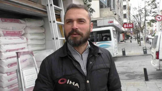 Sultangazi'de nalbur önündeki el arabasını çaldı