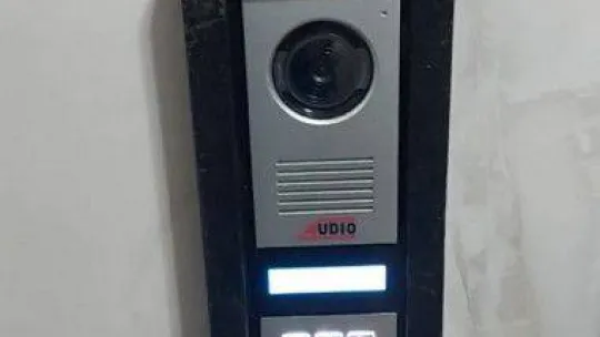 Sultangazi'de onlarca binanın görüntülü konuşma sistemlerini çaldılar