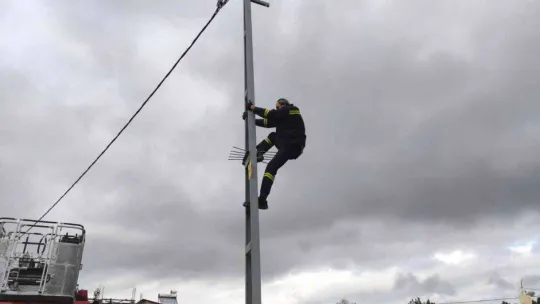 Sultangazi'de öz oğlu tarafından yakılmak istenen kadının evi kundaklandı