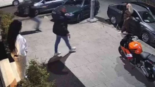 Sultangazi'de silahlı saldırı kamerada: 1 ağır yaralı