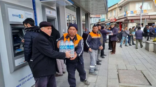 Sungurlu'da ilçe halkı depremzedeler için seferber oldu