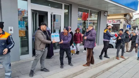 Sungurlu'da ilçe halkı depremzedeler için seferber oldu