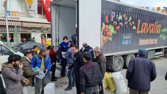 Sungurlu'da ilçe halkı depremzedeler için seferber oldu