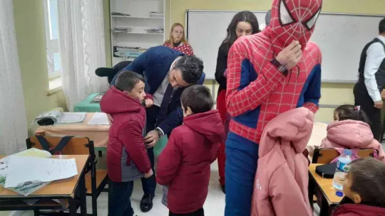 Süper kahramanlarla gelen mutluluk