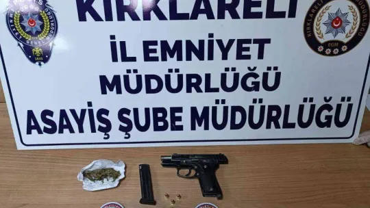 Şüphe üzerine durdurulan 5 kişi de uyuşturucu ele geçirildi
