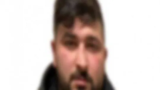 Şüpheli araçta bulunan şahısların üzerinden tabanca, fişek ve  2 adet çelik yelek çıktı