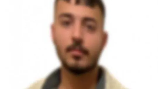 Şüpheli araçta bulunan şahısların üzerinden tabanca, fişek ve  2 adet çelik yelek çıktı