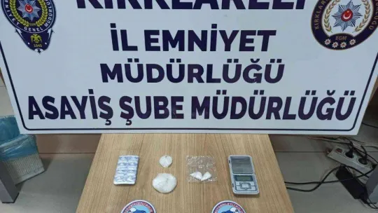 Şüpheli tavırlar uyuşturucu ve silah yakalattı