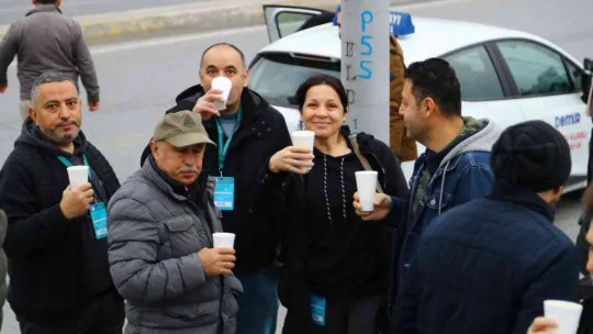 Sürücü adaylarına çorba ikramı