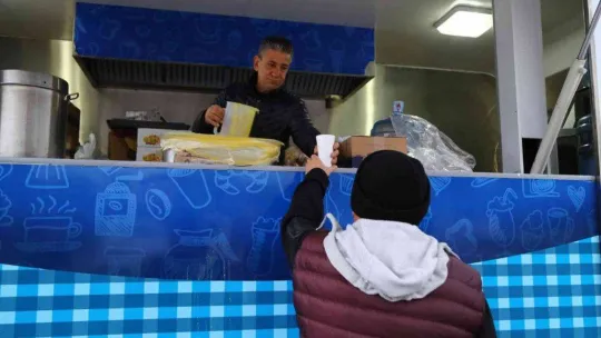 Sürücü adaylarına çorba ikramı