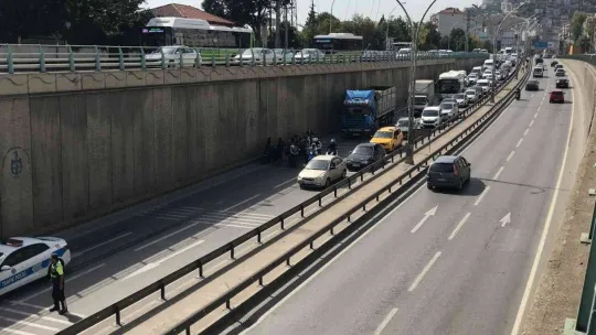Sürücüyü sıkıştığı yerden çıkaran itfaiyeye, çocuklardan alkışlı destek