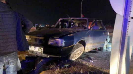 SUV model araç ile otomobil çarpıştı: 3 yaralı