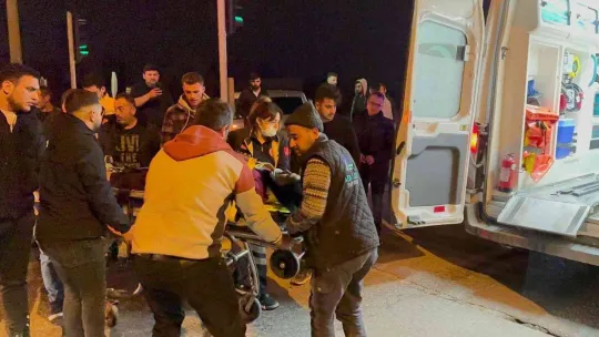 SUV model araç ile otomobil çarpıştı: 3 yaralı