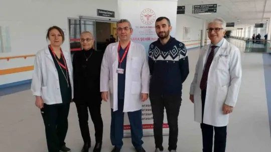 Suyu bile zor içerken, sarmayı afiyetle yedi