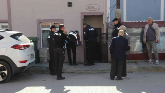 Tabancayı temizlerken kazara kendini vurdu