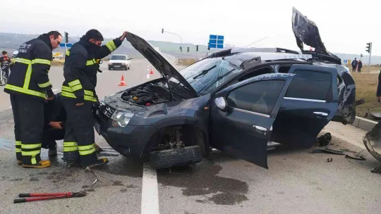 Takla atan araçtan burunları bile kanamadan çıktılar