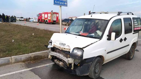 Takla atan araçtan burunları bile kanamadan çıktılar