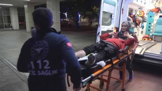 Takla atan otomobildeki 2 kişi yaralandı