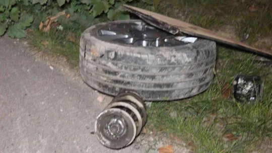 Takla atan otomobildeki 2 kişi yaralandı