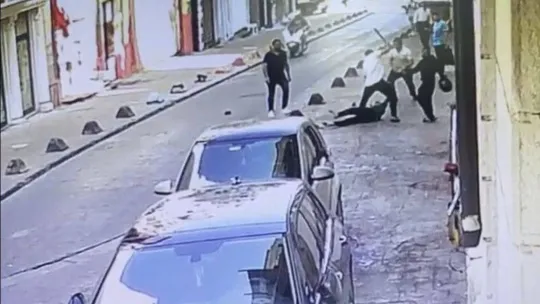 Taksim'de beyzbol sopalı ve kasklı dehşet kamerada: Komadaki bekçi 4 ay sonra öldü