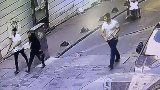 Taksim'de beyzbol sopalı ve kasklı dehşet kamerada: Komadaki bekçi 4 ay sonra öldü