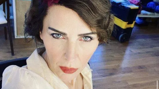 Taksim'de dehşet anları kamerada: Ünlü kadın oyuncu yayaların arasına daldı